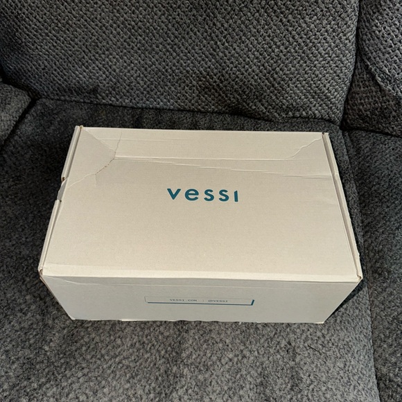 NEW pair of VESSI Soho Sneakers Size 13 Men’s - Picture 7 of 10